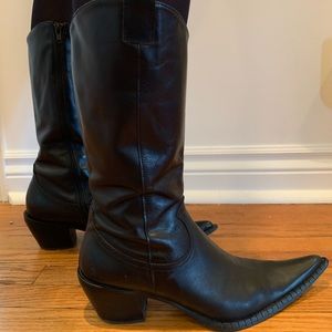 B2 black leather western style boot